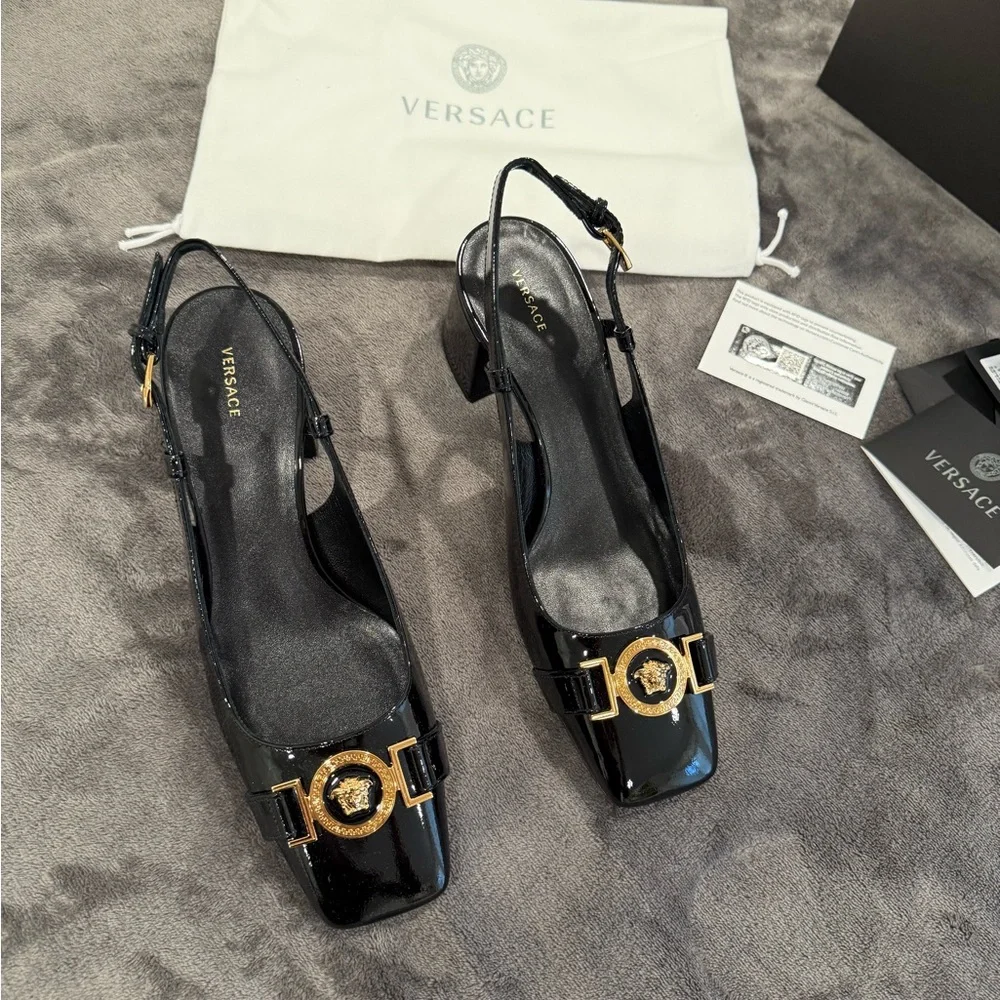 🆕 Versace Medusa Black Patent Vernis Leather Slingback Sleek Pump